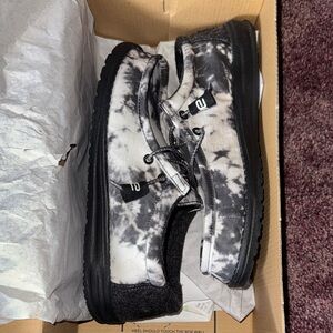 Hey Dude Men's Wally Thunderstruck Tie Dye shoes